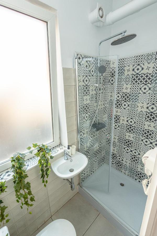 First Hostel Bucur 21 بوخارست المظهر الخارجي الصورة