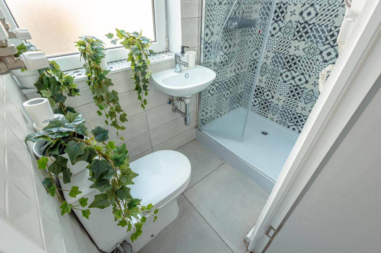 First Hostel Bucur 21 بوخارست المظهر الخارجي الصورة