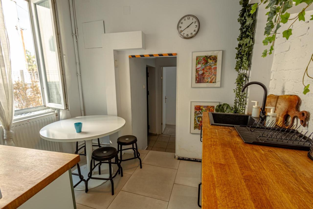 First Hostel Bucur 21 بوخارست المظهر الخارجي الصورة